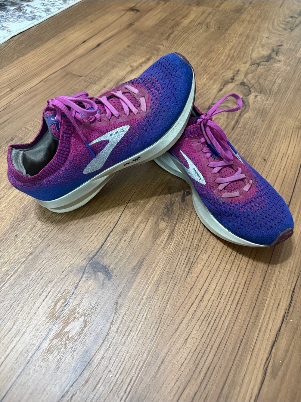 Brooks Levitate 2 Women's Purple and Pink Knit Running Shoes size 9